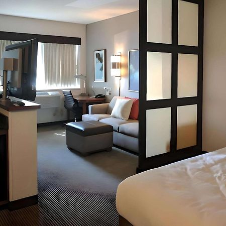 Comfort Suites Milwaukee West Exteriér fotografie