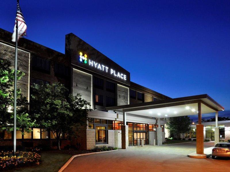 Comfort Suites Milwaukee West Exteriér fotografie