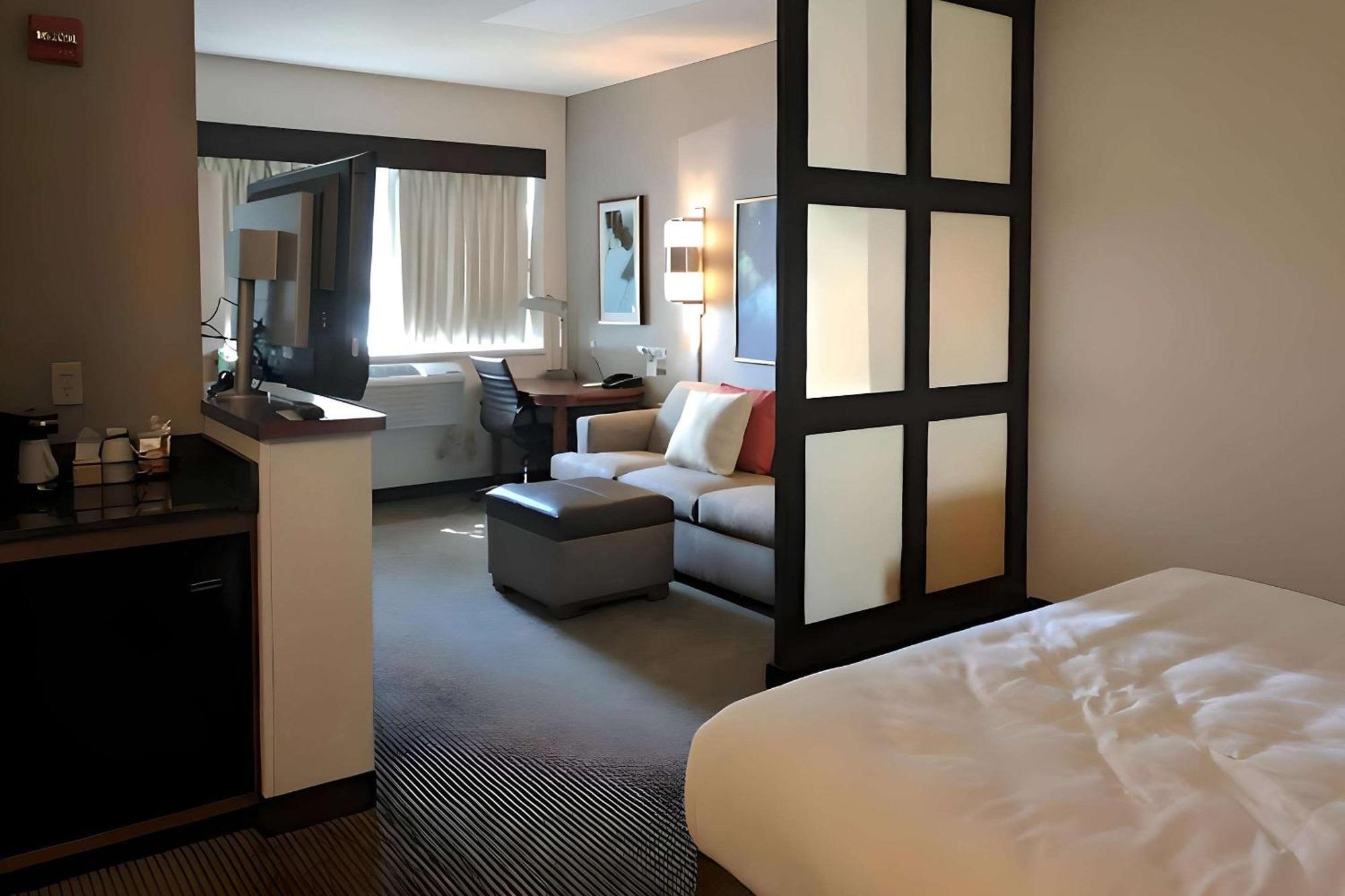Comfort Suites Milwaukee West Exteriér fotografie