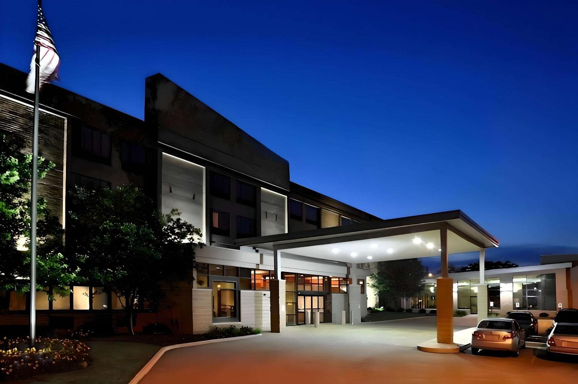 Comfort Suites Milwaukee West Exteriér fotografie