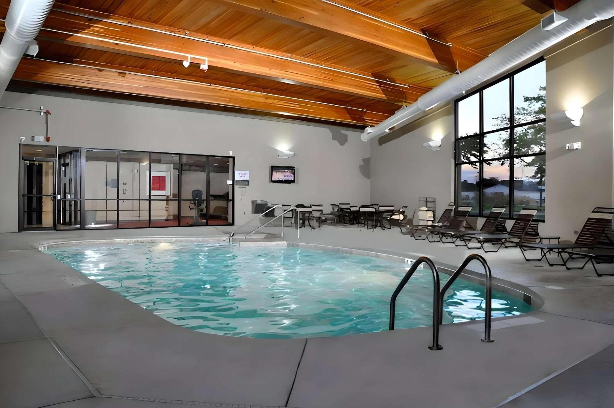 Comfort Suites Milwaukee West Exteriér fotografie